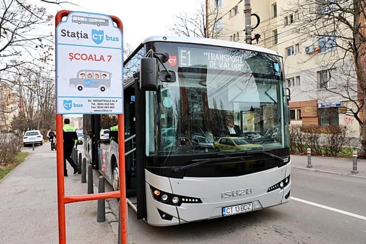 Cursele speciale pentru transportul elevilor către școală intră de luni pe traseu