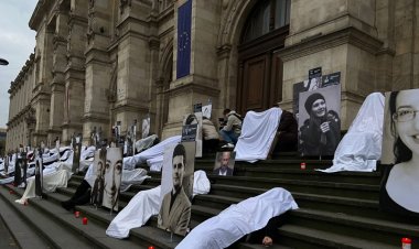 Protest emoționant al rudelor celor decedați în incendiul de la Colectiv - FOTO