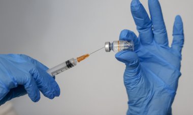 FDA aprobă vaccinurile bivalente anti-COVID-19 pentru copiii cu vârste de peste şase luni