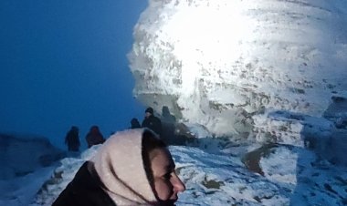 Diana Șoșoacă, la Sfinx în căutarea piramidei energetice