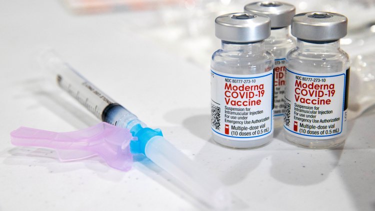 Moderna recheamă mii de doze de vaccin împotriva COVID-19