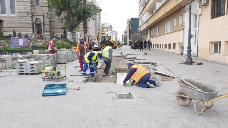 A început reabilitarea pavajului în Zona Peninsulară