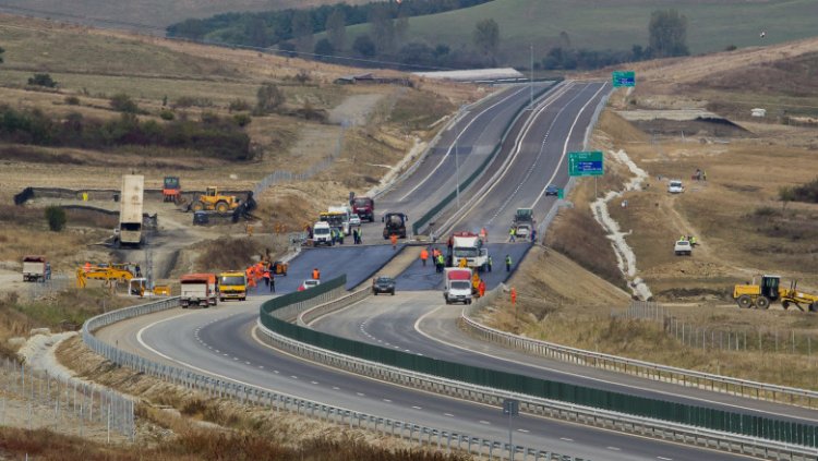 Contractul pentru secţiunea 4 a autostrăzii Sibiu-Piteşti a fost semnat cu 2 ani întârziere