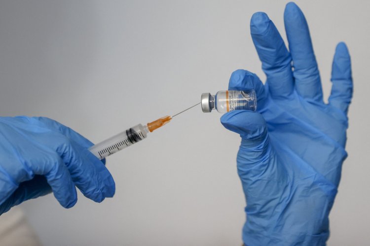 FDA aprobă vaccinurile bivalente anti-COVID-19 pentru copiii cu vârste de peste şase luni