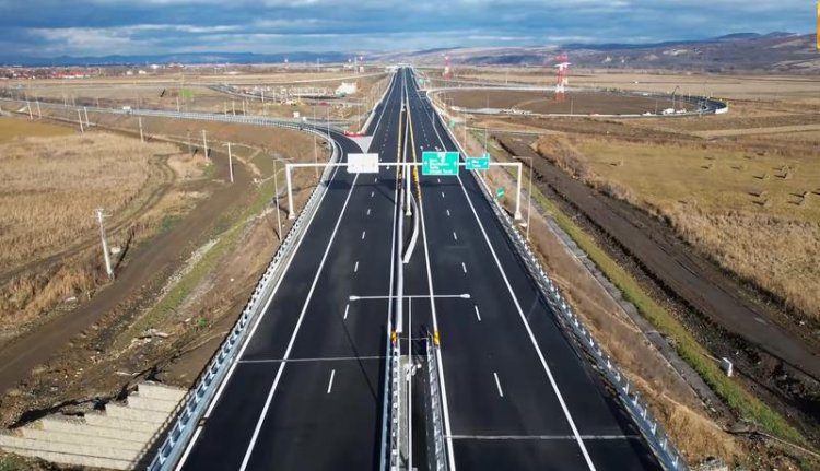 Premierul Nicolae Ciucă salută deschiderea circulației pe Lotul 2 al Autostrăzii 10 Sebeș–Turda