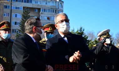 FOTO Ziua Națională a României, marcată la Constanța. Primarul Chițac, huiduit de localnici