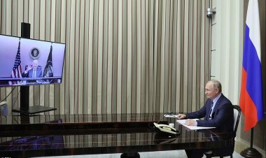 Biden l-a avertizat pe Putin că Rusia se va confrunta cu sancţiuni severe în cazul unei escaladări în Ucraina
