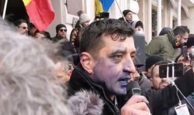 George Simion, stropit cu cerneală la Marșul Unioniștilor, organizat de Ziua Unirii Principatelor Române