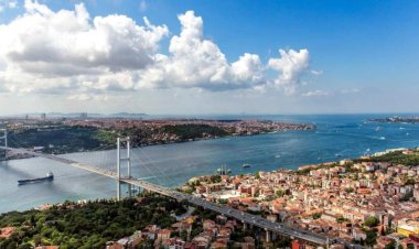 Turcia va pune în aplicare Convenția de la Montreux, care îi permite să blocheze accesul navelor de război în Marea Neagră