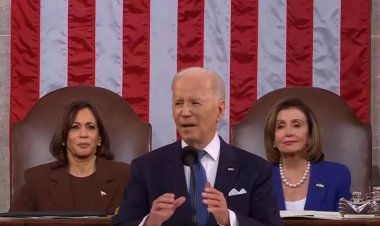 Biden anunță interzicerea aeronavelor rusești în spațiul aerian american