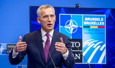 Stoltenberg: Recucerirea de către ucraineni a oraşului Liman demonstrează că ei pot respinge forţele ruse