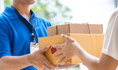 Datele românilor care plătesc cash ajung la ANAF. Firmele de curierat vor da datalii despre cei care plătesc ramburs