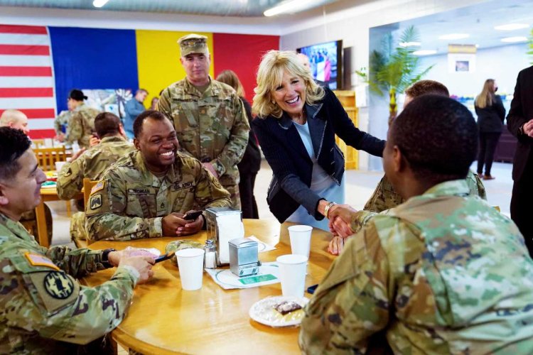 Prima Doamnă a SUA, Jill Biden s-a întâlnit cu militarii americani de la Baza Aeriană 57 Mihail Kogălniceanu
