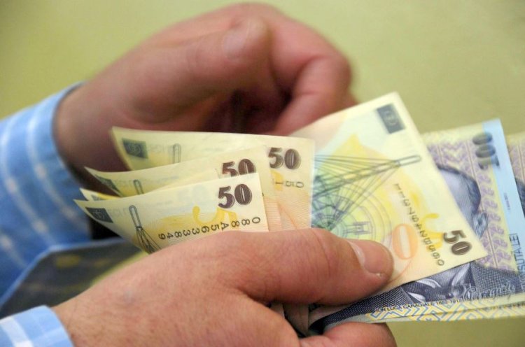 Guvernul a adoptat scutirea de taxe pentru angajatorii care majorează salariul minim cu 200 lei