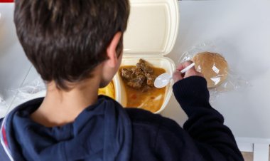 Preșcolarii și elevii vor primi mâncare în valoare de 15 de lei pe zi, în anul școlar 2022-2023