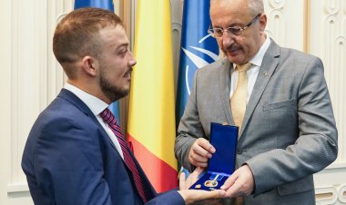 Vasile Dîncu i-a conferit Emblema de Onoare a Armatei României sportivului paralimpic Theodor Matican