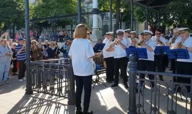 În cântec de fanfară pe litoralul românesc!