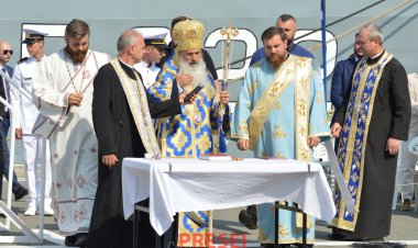 ÎPS Teodosie a rămas fără microfon în timpul slujbei de Ziua Marinei: A fost sfidat Dumnezeu și marinarii!