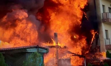 Biserica Sf. Ecaterina, distrusă de flăcări, nu avea autorizație de securitate la incendiu