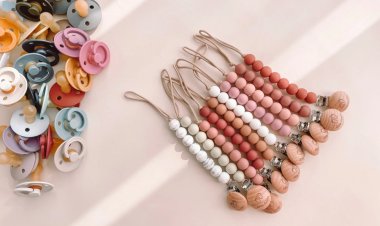 Suzete din silicon și alte accesorii premium, disponibile la Little Prints