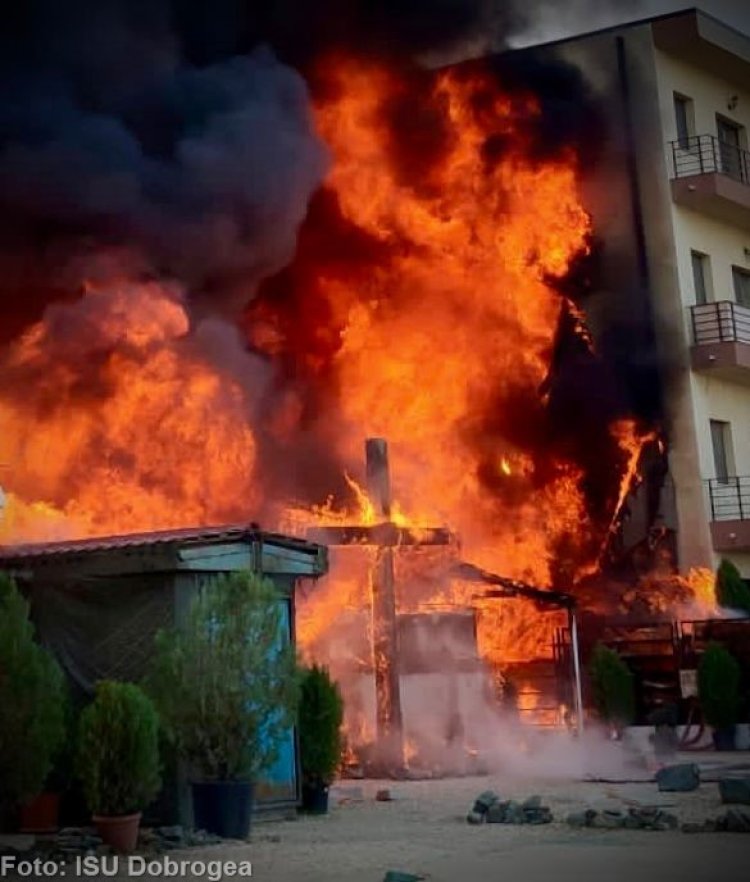 Biserica Sf. Ecaterina, distrusă de flăcări, nu avea autorizație de securitate la incendiu
