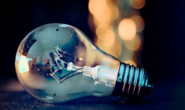 UE vrea reducerea obligatorie a consumului de electricitate și o taxă pe profiturile companiilor energetice
