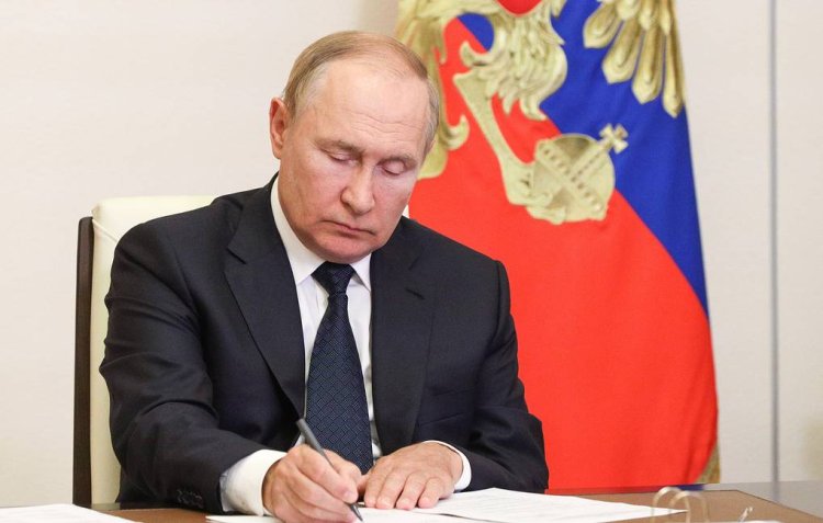 Putin a semnat decretele de recunoaştere a independenţei regiunilor Herson şi Zaporijie