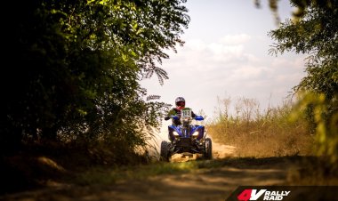 Circa 70 de pasionaţi ai sporturilor cu motor participă în weekend la 4V Rally Raid Romania