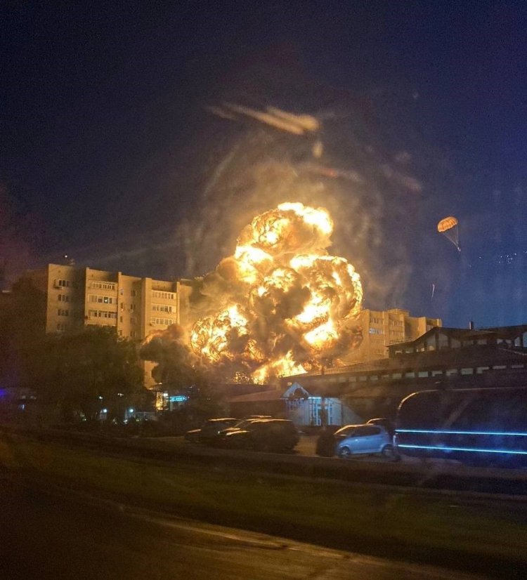 Un avion militar rusesc s-a prăbușit peste o clădire rezidențială din orașul rusesc Eisk