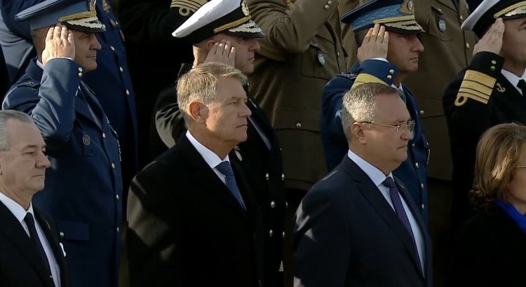 Iohannis: Armata a fost şi va continua să fie simbolul tenacităţii. Împreună cu aliaţii noştri suntem mai puternici