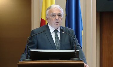 Isărescu: Aș vrea ca românii să nu-și asume riscurile de a se împrumuta în euro