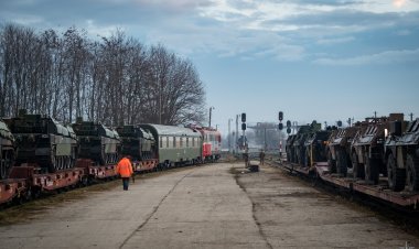 FOTO Un alt convoi de tancuri franceze Leclerc a ajuns în România