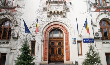 Ministerul Educaţiei, amendă 10.000 de lei; a eliminat o bursă de ajutor social pentru elevi