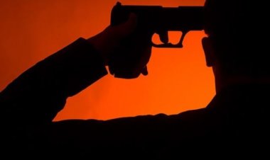 Fiul unui cunoscut procuror din Constanța s-a împușcat în cap cu arma tatălui său. Tânărul a murit la spital.
