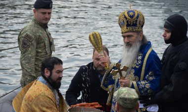 Mii de credincioși prezenți la slujba de Bobotează de la Constanța