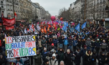 Guvernul Franţei a adoptat reforma pensiilor, în ciuda protestelor