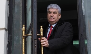 Gabriel Oprea, achitat definitiv în dosarul DIPI privind folosirea unui autoturism de lux