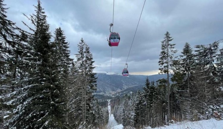 Circa 3.500 de turişti au urcat pe munte, la Sinaia