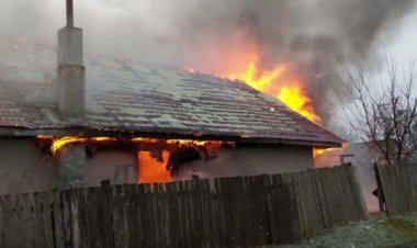 Șapte copii și mama lor au murit într-un incendiu după ce le-a cuprins casa