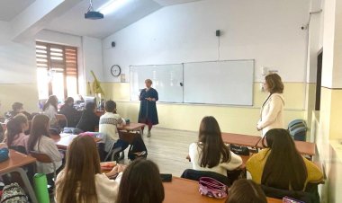 Elevii mirciști, în dialog cu Alina Pangrate, consilier Avocatul Copilului