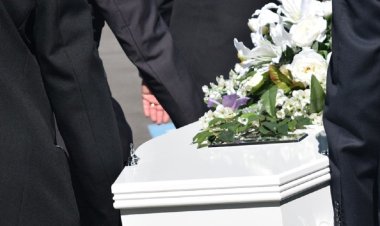 A fost majorat ajutorul de înmormântare. Ce sumă primește o familie de la bugetul Asigurărilor Sociale
