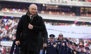 Putin îi omagiază pe ruşii care luptă pentru 'pământurile istorice ale Rusiei