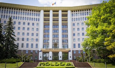 Sintagma limba moldovenească ar putea fi înlocuită cu limba română în Constituţia Republicii Moldova