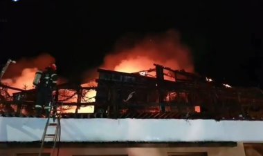 FOTO Incendiu izbucnit la mansarda unei locuințe din comuna Cumpăna