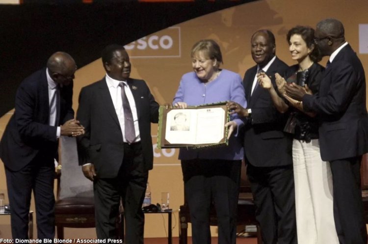 Angela Merkel a primit Premiul pentru Pace al UNESCO pentru politica sa privind refugiaţii