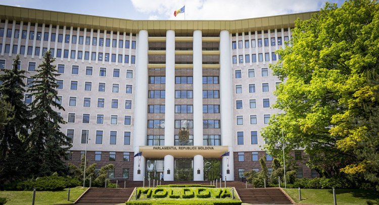Sintagma limba moldovenească ar putea fi înlocuită cu limba română în Constituţia Republicii Moldova