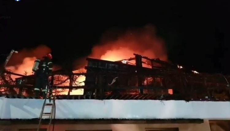 FOTO Incendiu izbucnit la mansarda unei locuințe din comuna Cumpăna
