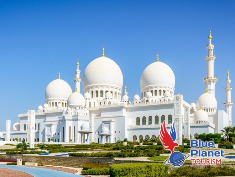 Când spui Abu Dhabi, te gândești la Marea Moschee, cea mai importantă atracție turistică