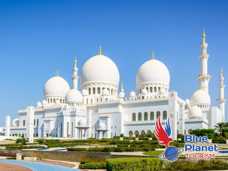 Când spui Abu Dhabi, te gândești la Marea Moschee, cea mai importantă atracție turistică
