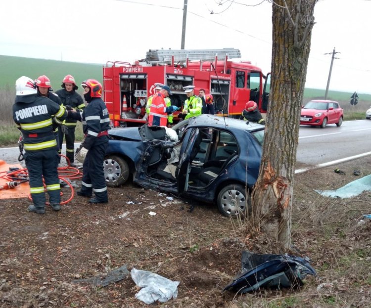 Accident grav în Tulcea. O femeie a decedat, iar alte două persoane au fost rănite